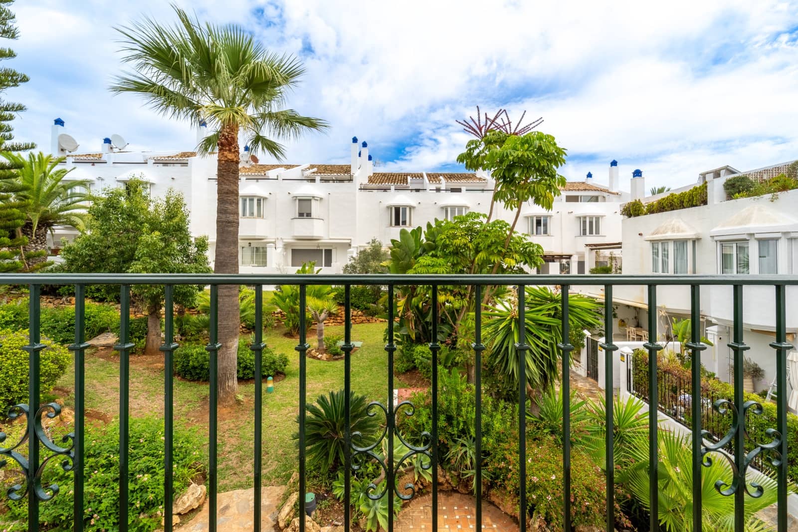 3 bedroom Townhouse for sale in Marbella with pool garage - € 1,650,000 (Ref: 10135916)