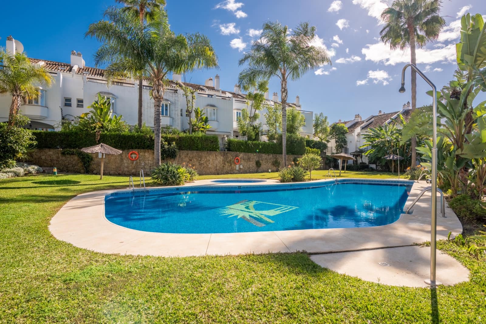 3 bedroom Townhouse for sale in Marbella with pool garage - € 1,650,000 (Ref: 10135916)