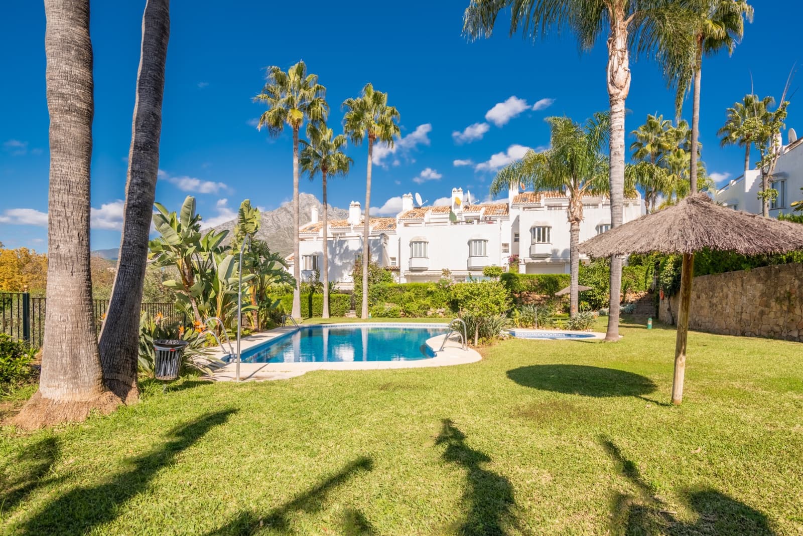 3 bedroom Townhouse for sale in Marbella with pool garage - € 1,650,000 (Ref: 10135916)