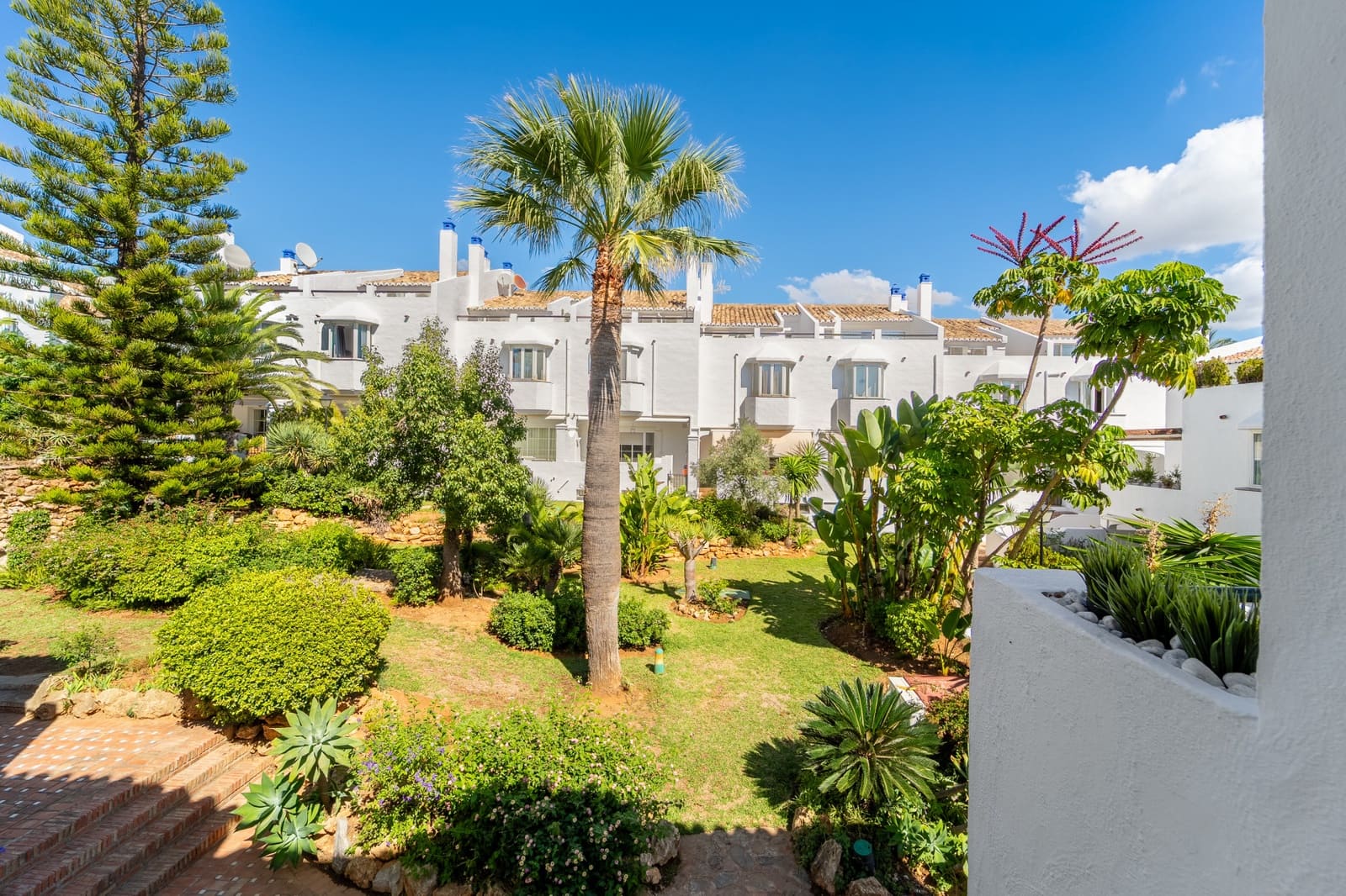 3 bedroom Townhouse for sale in Marbella with pool garage - € 1,650,000 (Ref: 10135916)
