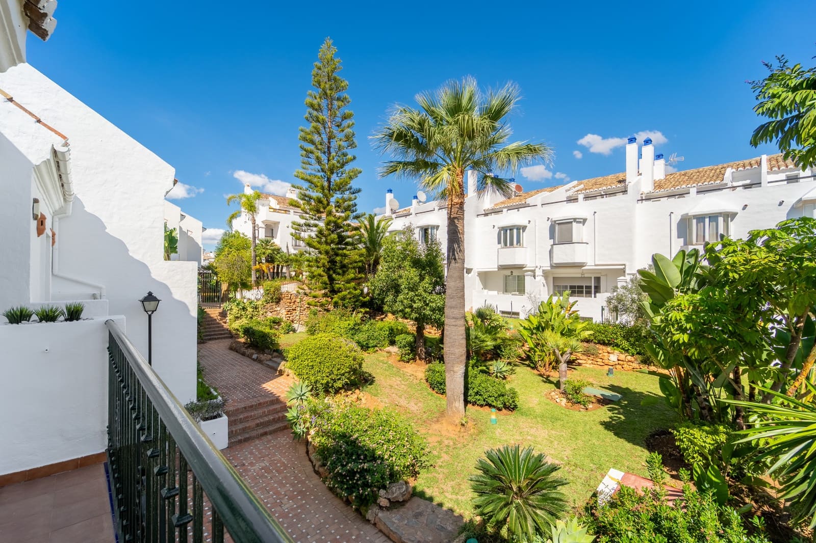 3 bedroom Townhouse for sale in Marbella with pool garage - € 1,650,000 (Ref: 10135916)