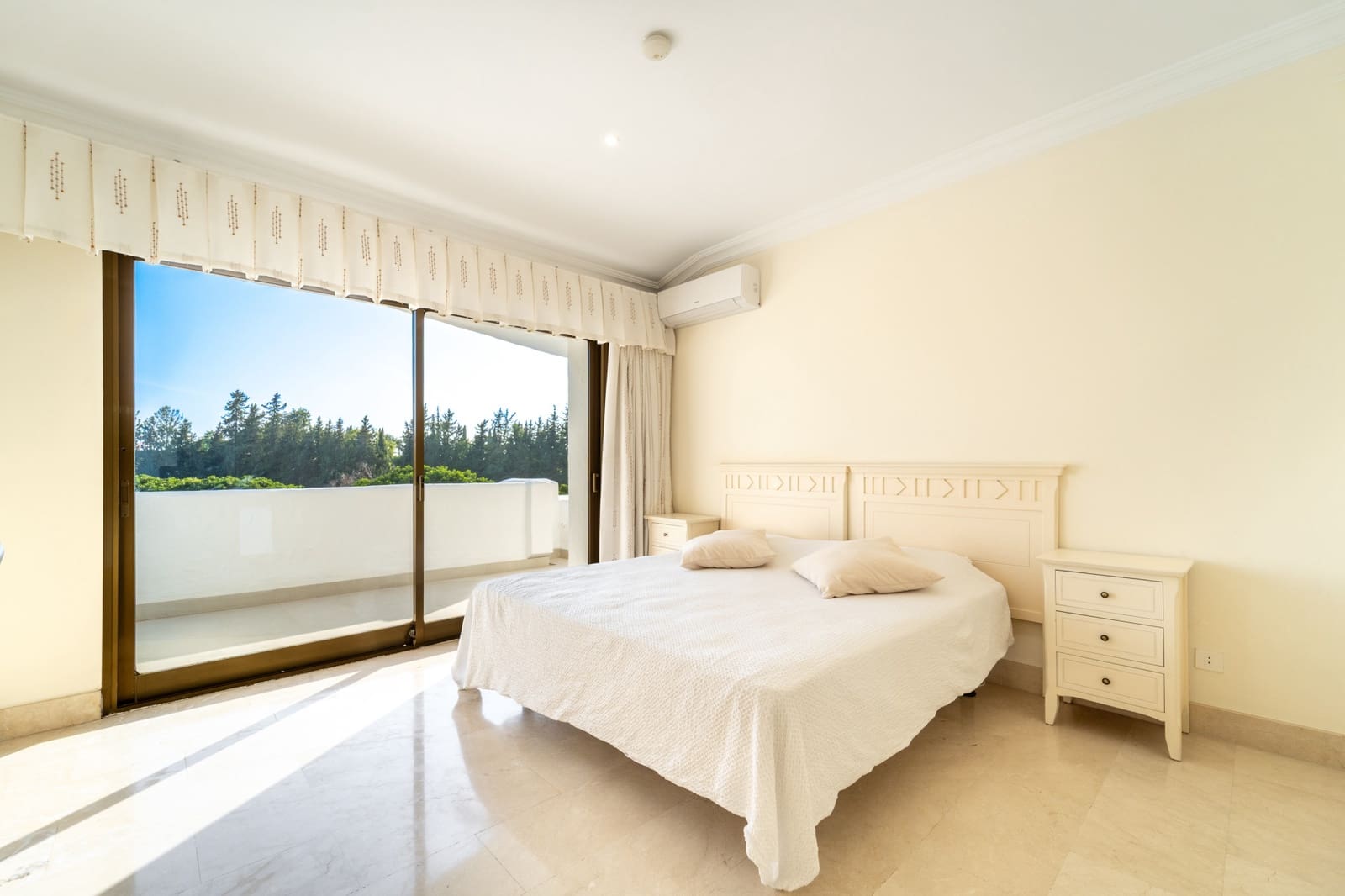 4 chambre Villa/Maison à vendre à Marbella avec piscine garage - 1 990 000 € (Ref: 10139386)