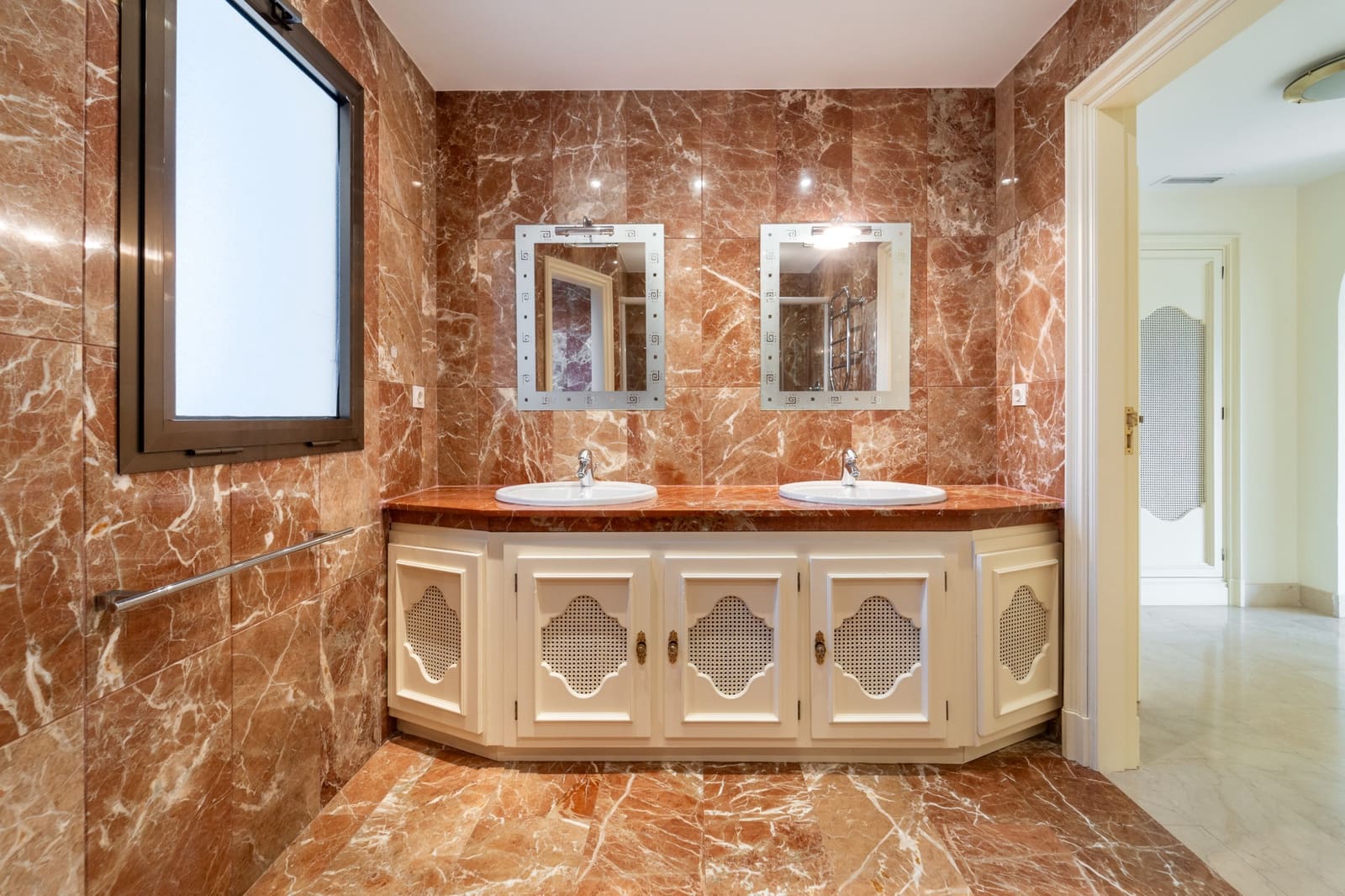 4 chambre Villa/Maison à vendre à Marbella avec piscine garage - 1 990 000 € (Ref: 10139386)