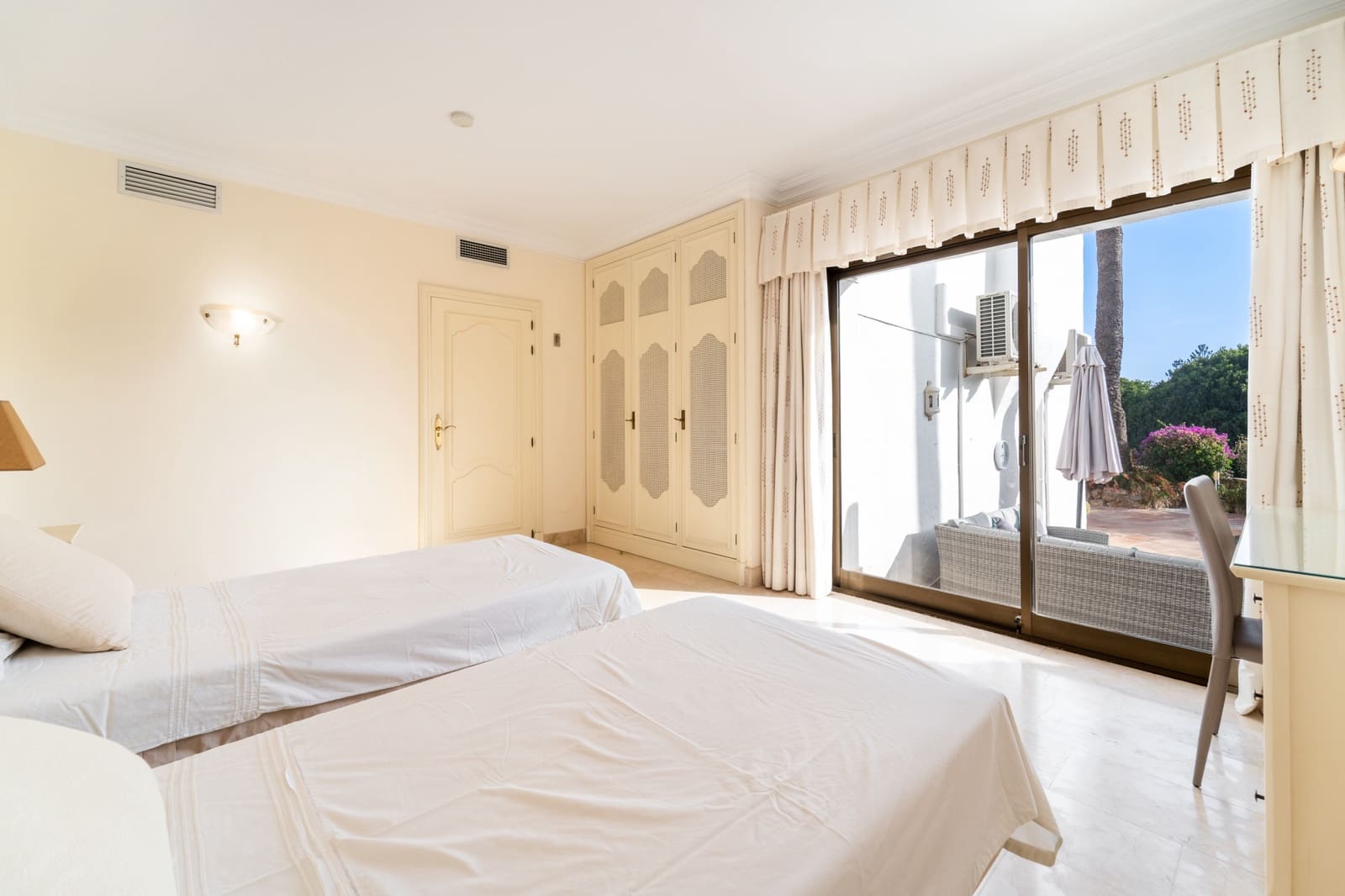 4 chambre Villa/Maison à vendre à Marbella avec piscine garage - 1 990 000 € (Ref: 10139386)