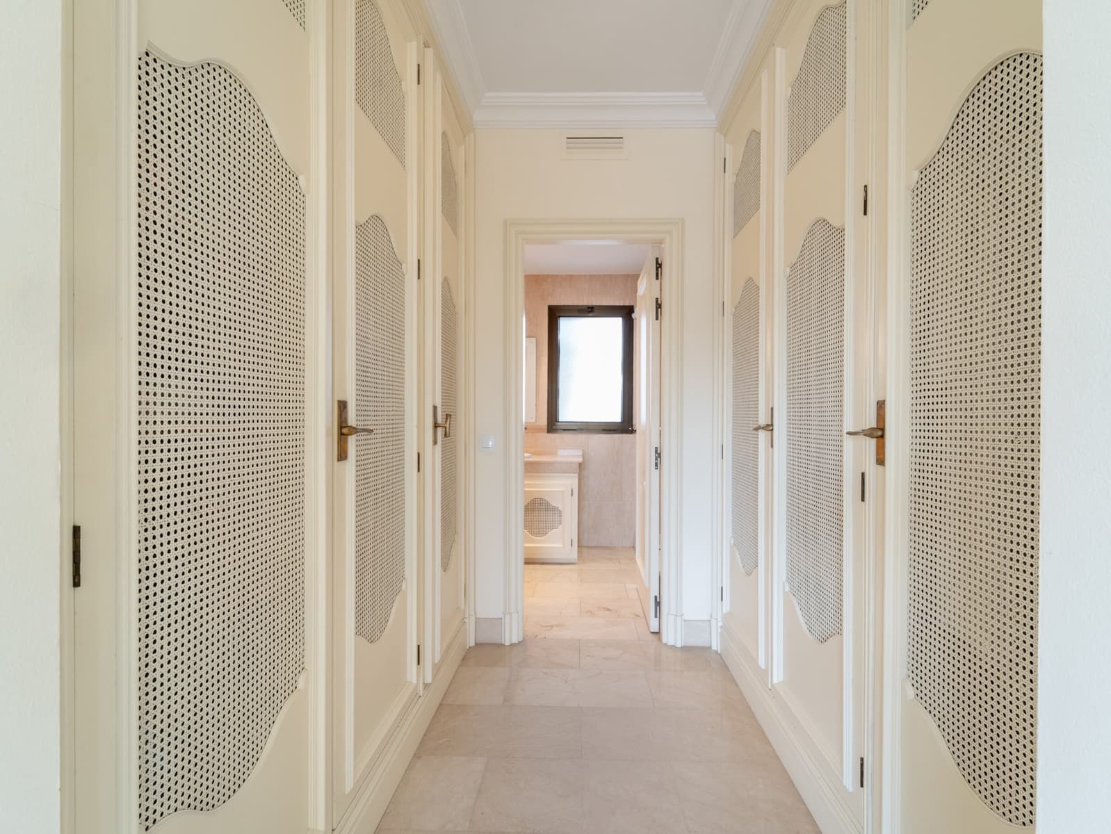 4 chambre Villa/Maison à vendre à Marbella avec piscine garage - 1 990 000 € (Ref: 10139386)
