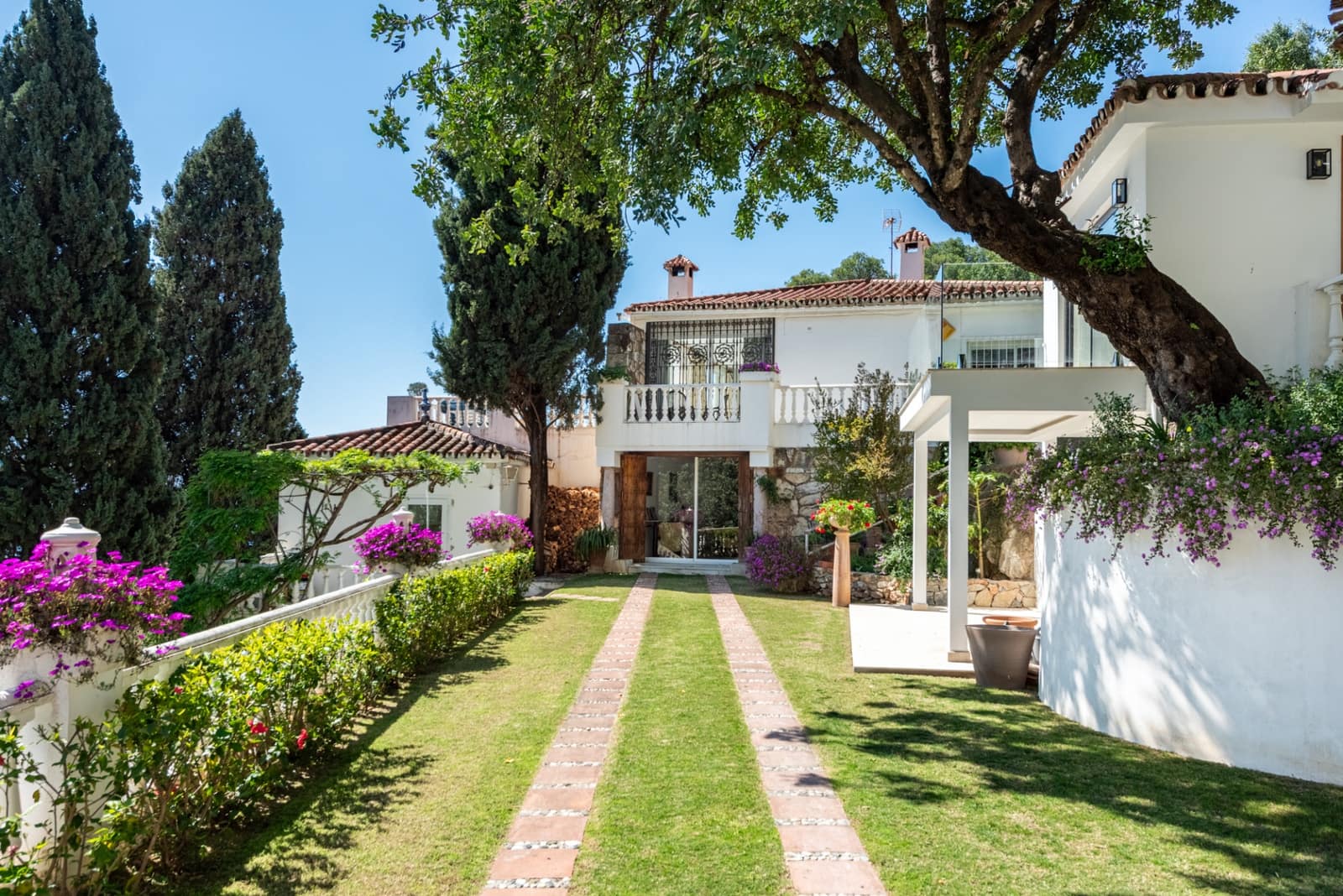 6 Zimmer Villa zu verkaufen in Marbella mit Pool Garage - 2.095.000 € (Ref: 10139387)