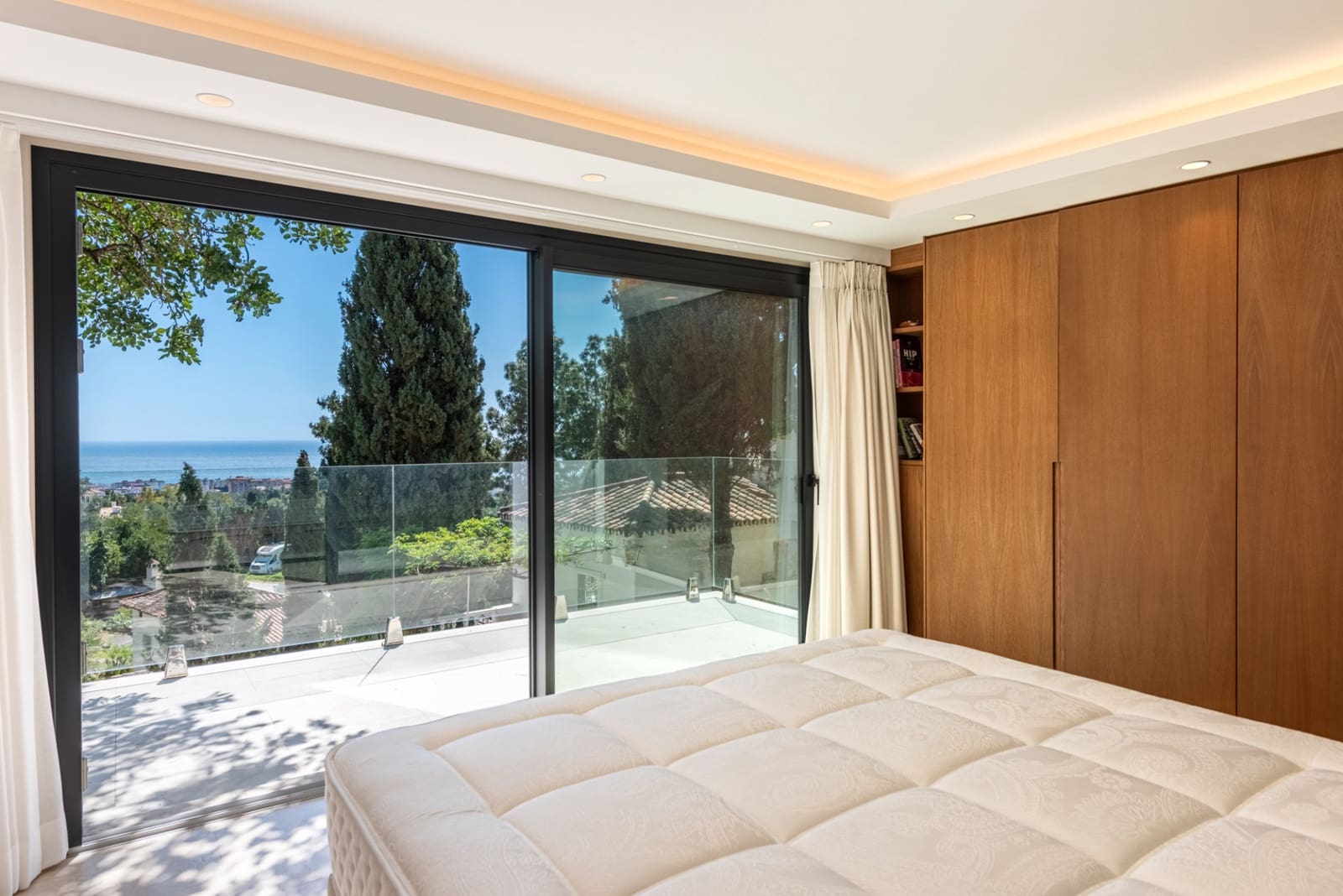 6 Zimmer Villa zu verkaufen in Marbella mit Pool Garage - 2.095.000 € (Ref: 10139387)