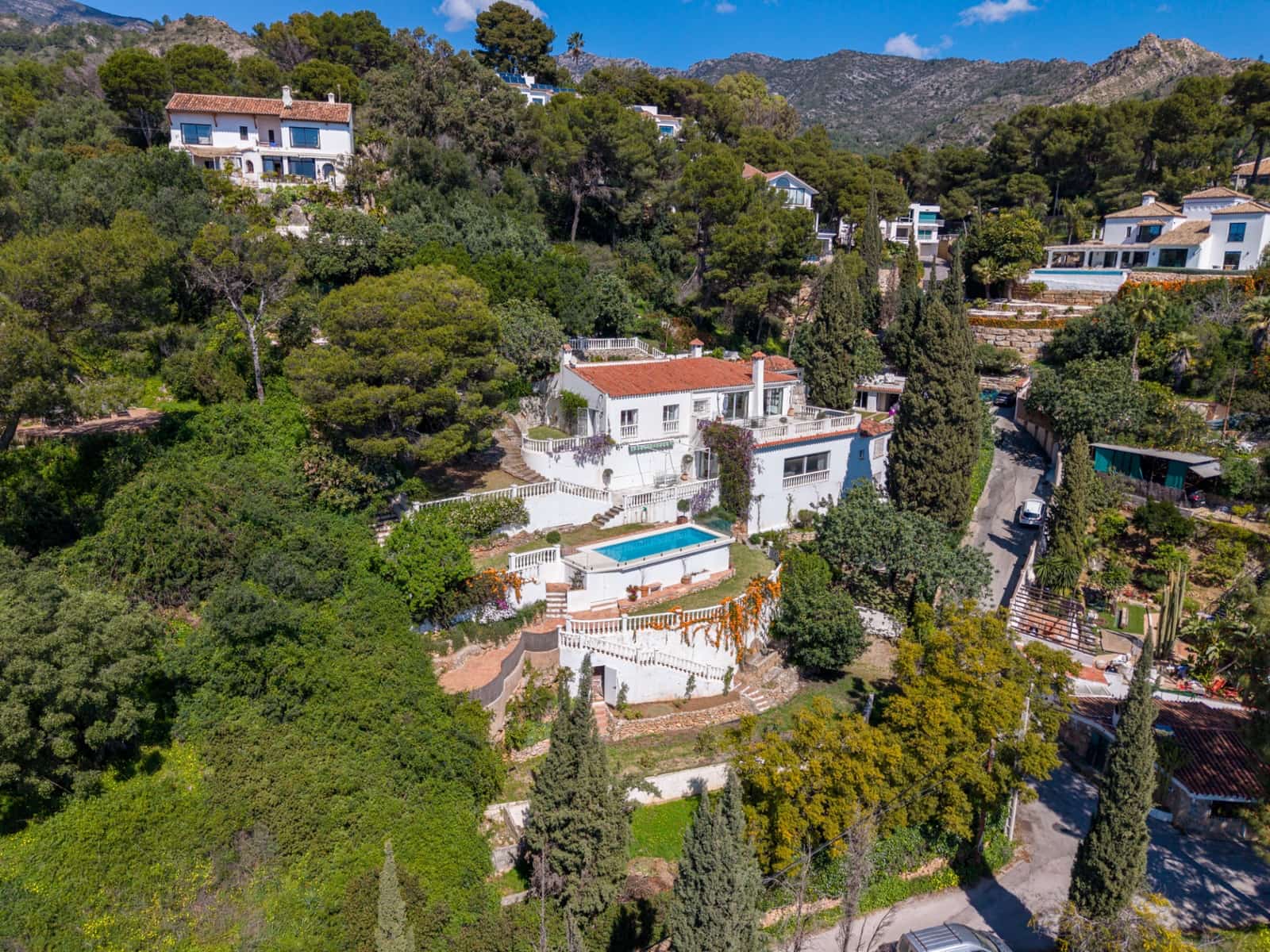 6 Zimmer Villa zu verkaufen in Marbella mit Pool Garage - 2.095.000 € (Ref: 10139387)