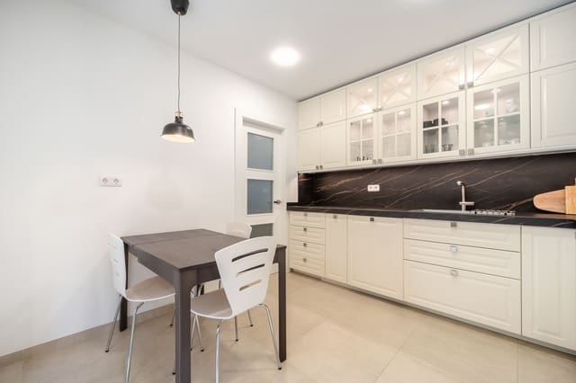 4 bedroom Villa for rent in Estepona with pool garage - € 8,000 (Ref: 10158323)