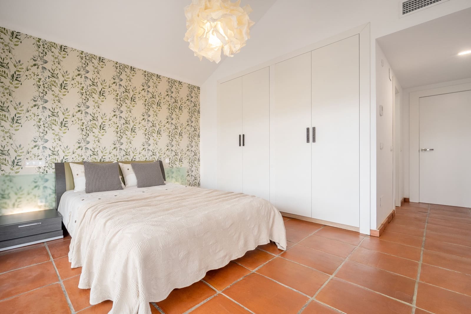 4 bedroom Villa for rent in Estepona with pool garage - € 8,000 (Ref: 10158323)