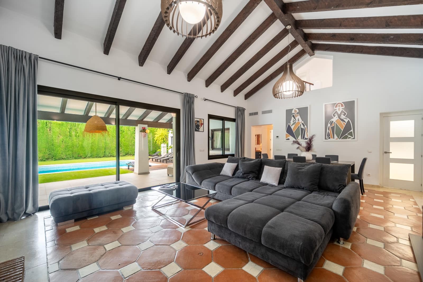 4 bedroom Villa for rent in Estepona with pool garage - € 8,000 (Ref: 10158323)