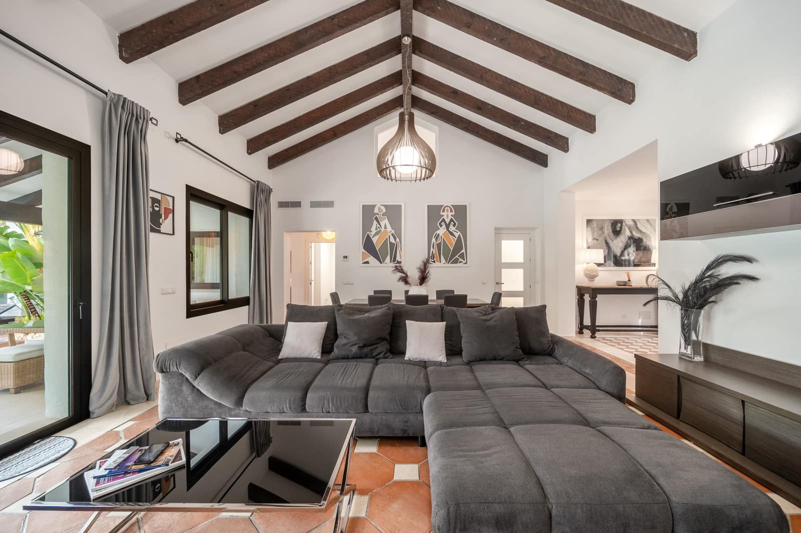 4 bedroom Villa for rent in Estepona with pool garage - € 8,000 (Ref: 10158323)