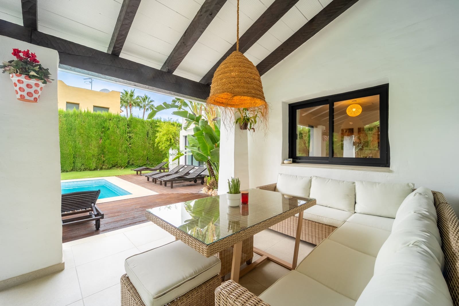 4 bedroom Villa for rent in Estepona with pool garage - € 8,000 (Ref: 10158323)