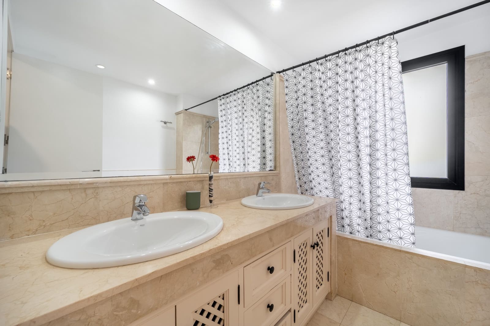 4 bedroom Villa for rent in Estepona with pool garage - € 8,000 (Ref: 10158323)