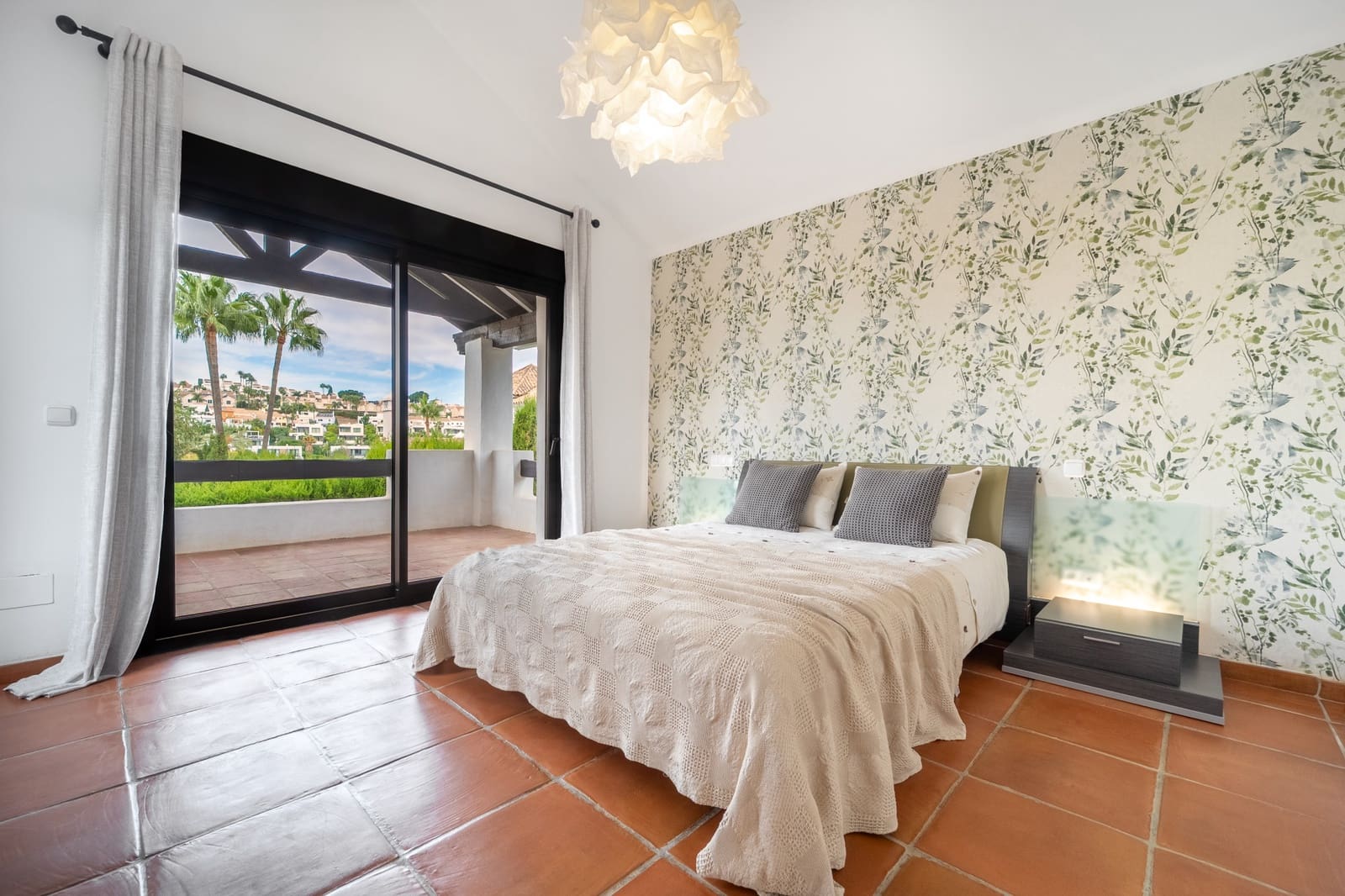4 bedroom Villa for rent in Estepona with pool garage - € 8,000 (Ref: 10158323)