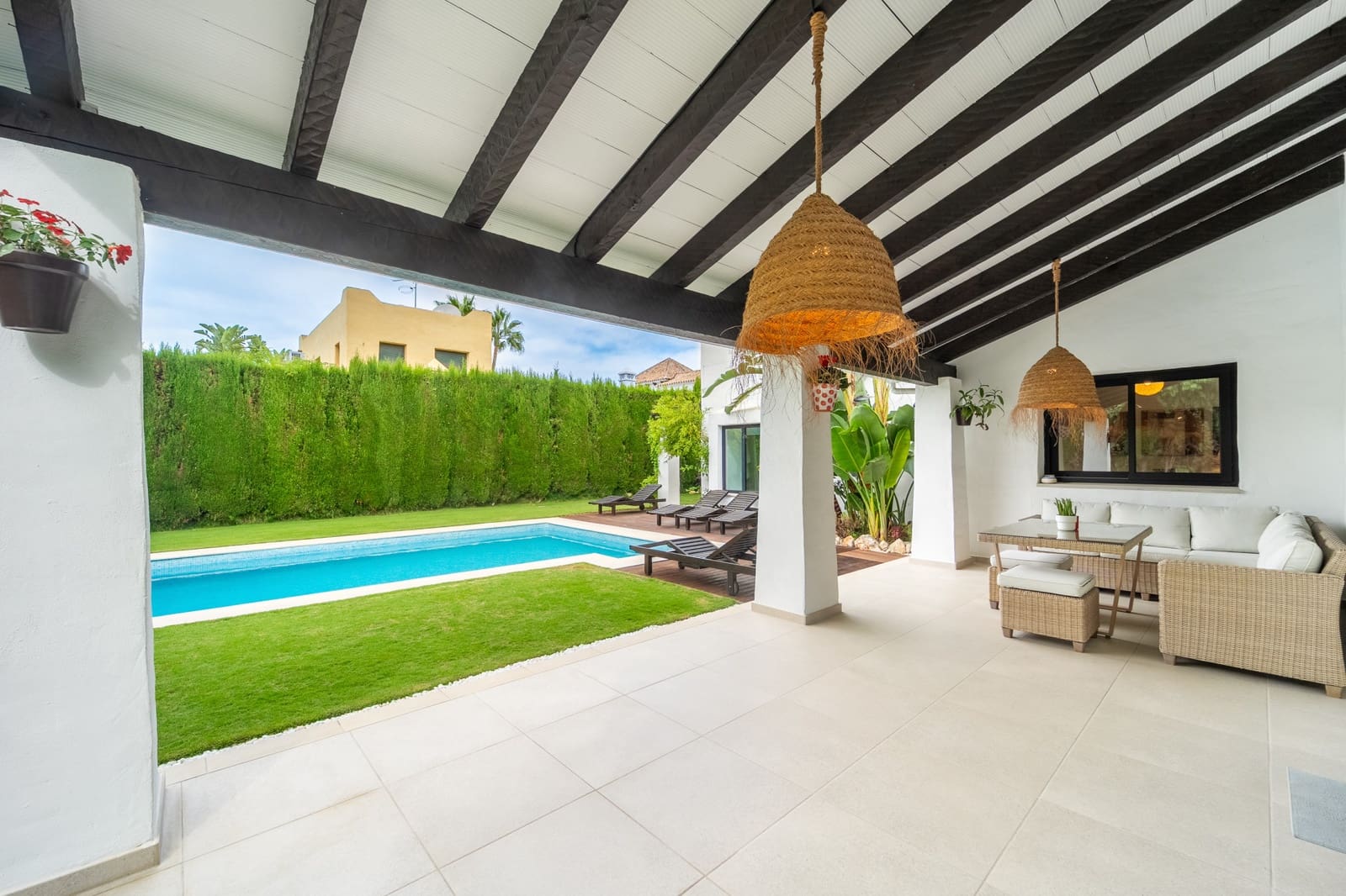 4 bedroom Villa for rent in Estepona with pool garage - € 8,000 (Ref: 10158323)