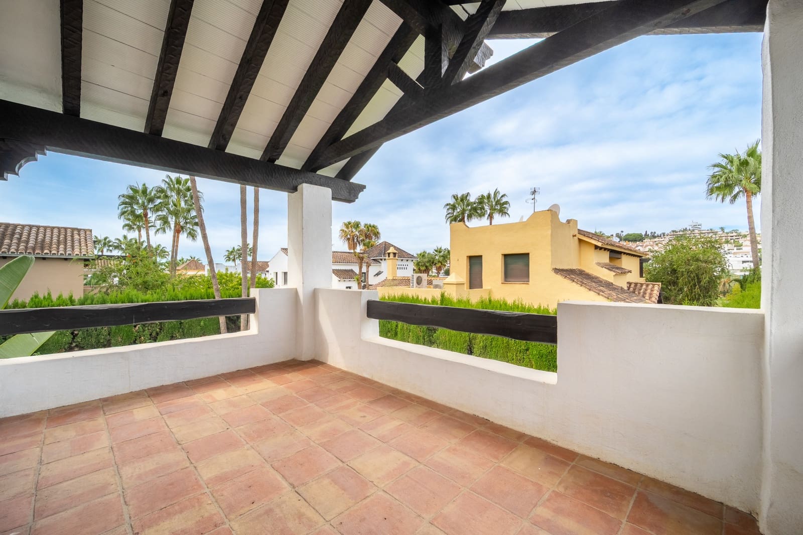 4 bedroom Villa for rent in Estepona with pool garage - € 8,000 (Ref: 10158323)