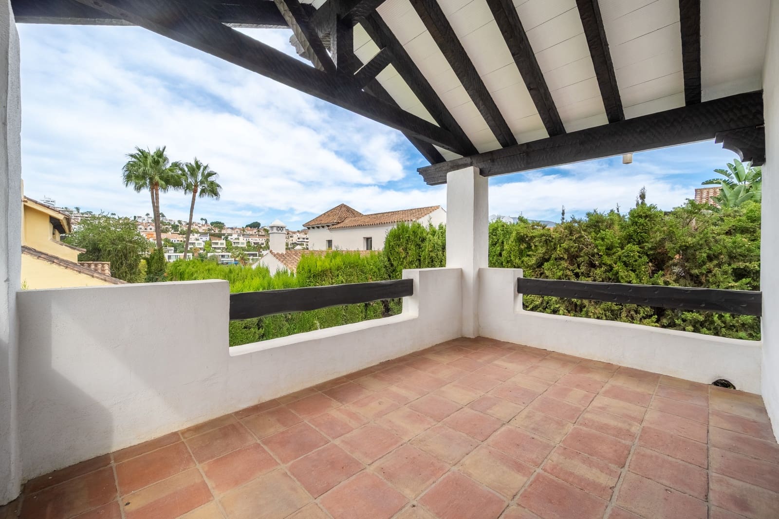 4 bedroom Villa for rent in Estepona with pool garage - € 8,000 (Ref: 10158323)