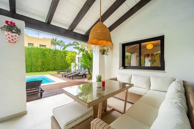 4 bedroom Villa for rent in Estepona with pool garage - € 8,000 (Ref: 10158323)