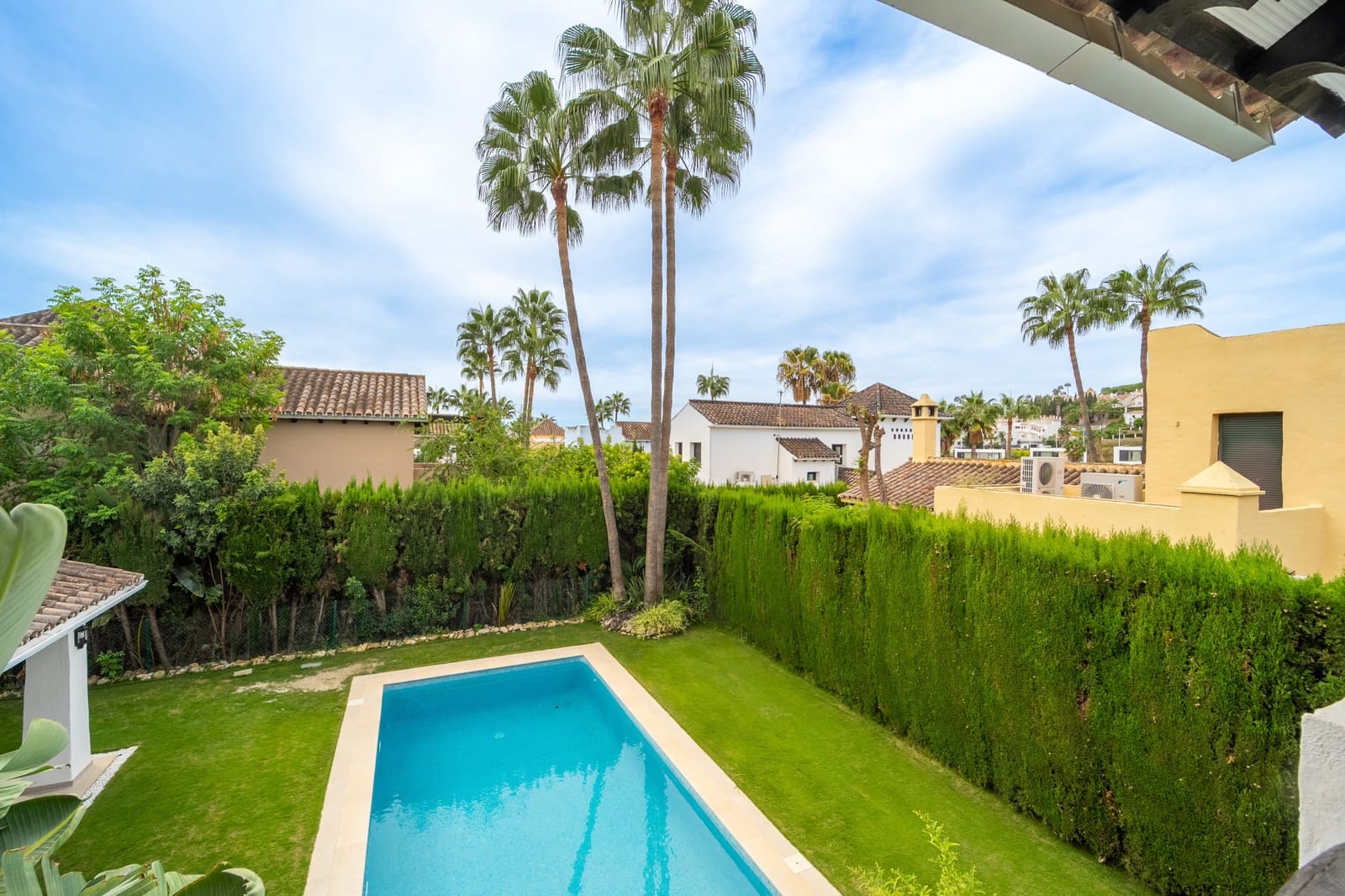 4 bedroom Villa for rent in Estepona with pool garage - € 8,000 (Ref: 10158323)