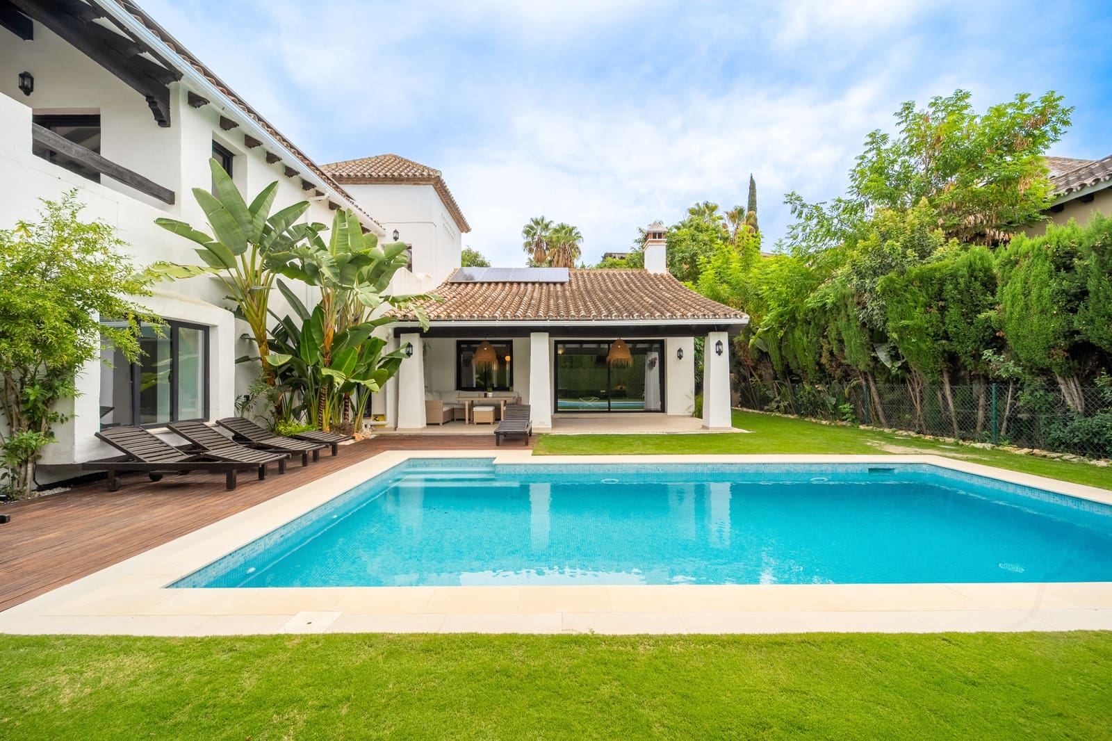 4 bedroom Villa for rent in Estepona with pool garage - € 8,000 (Ref: 10158323)