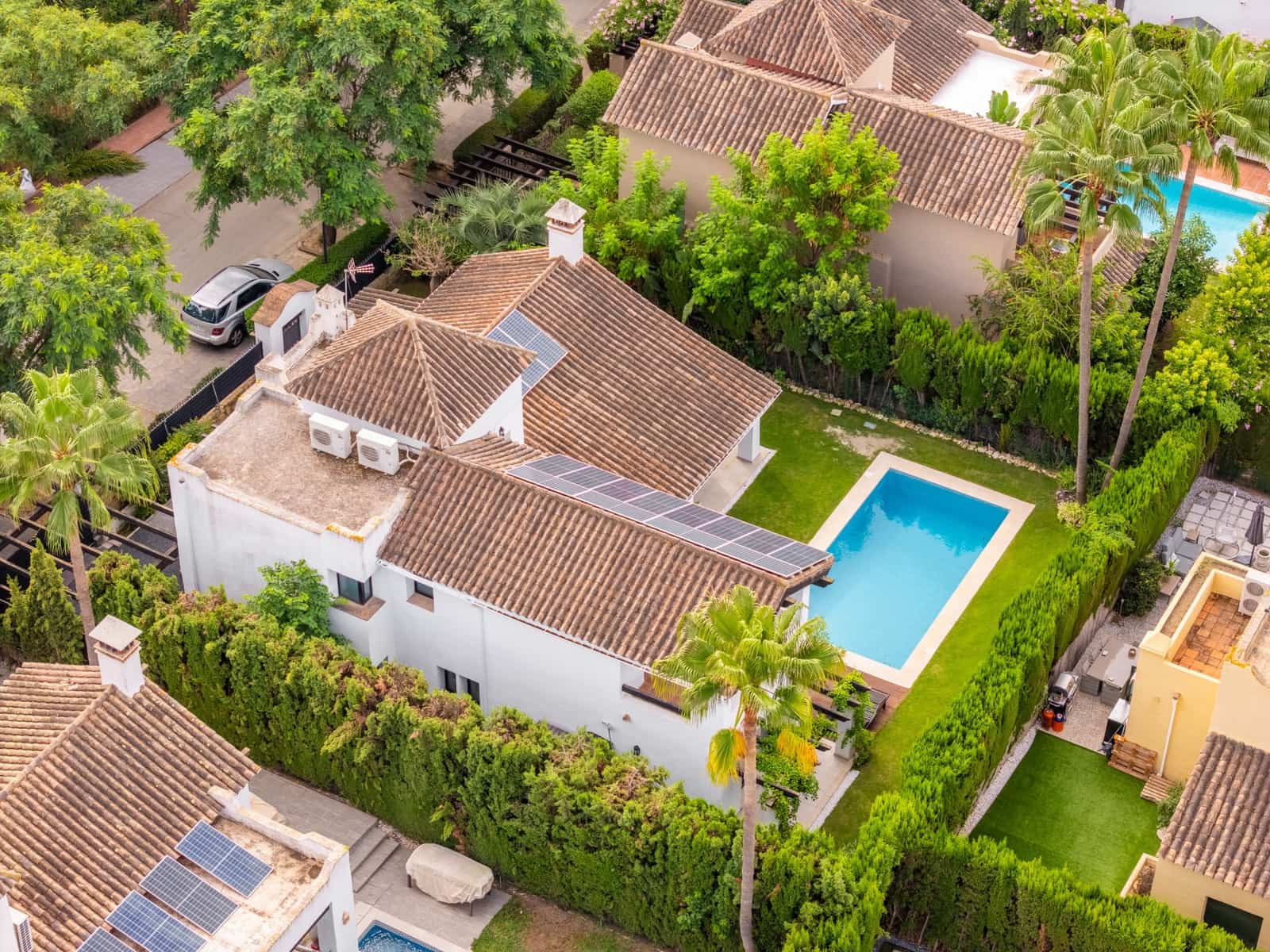 4 bedroom Villa for rent in Estepona with pool garage - € 8,000 (Ref: 10158323)