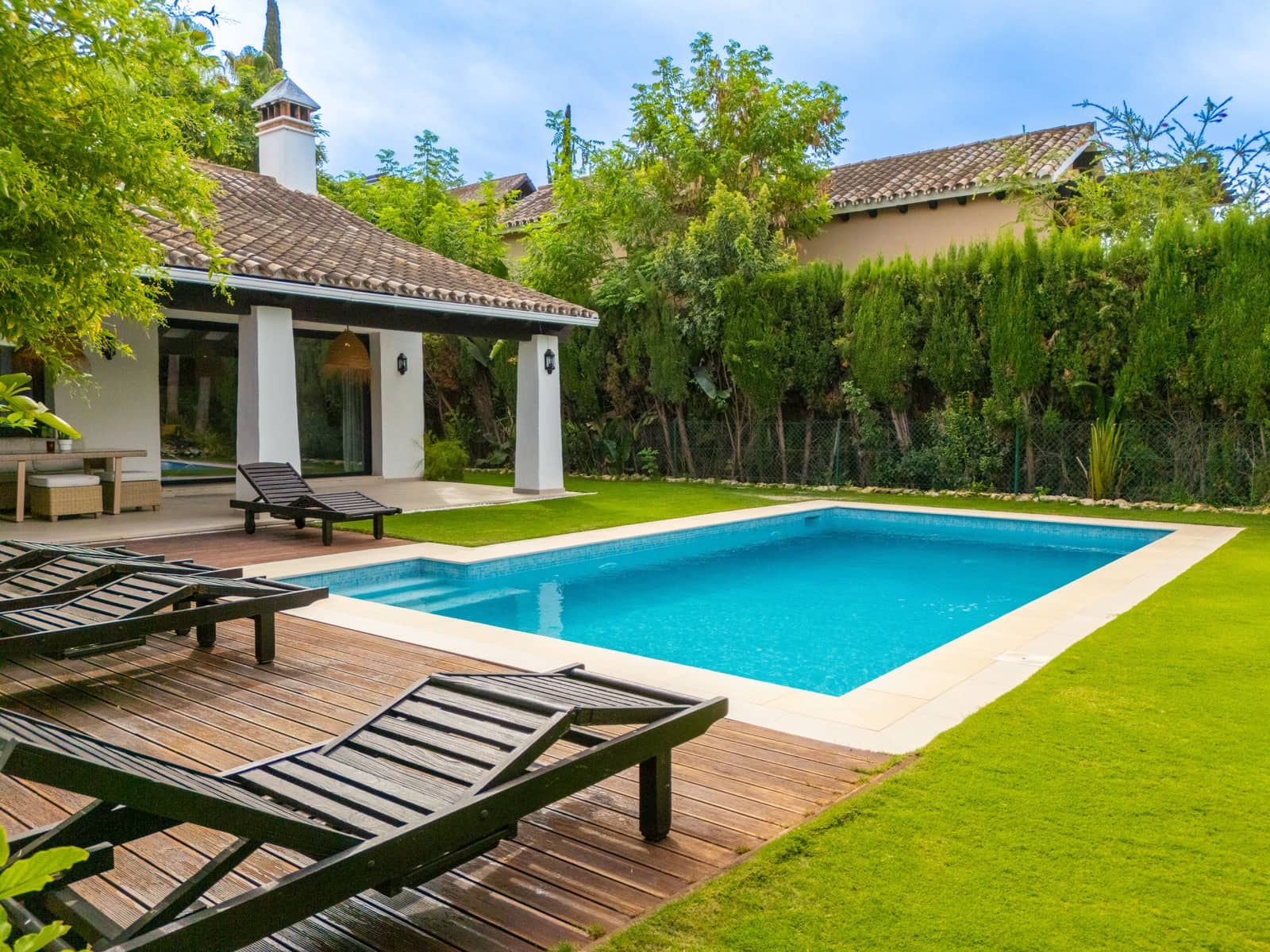 4 bedroom Villa for rent in Estepona with pool garage - € 8,000 (Ref: 10158323)