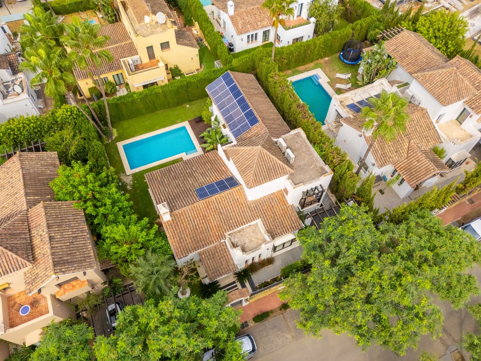 4 bedroom Villa for rent in Estepona with pool garage - € 8,000 (Ref: 10158323)