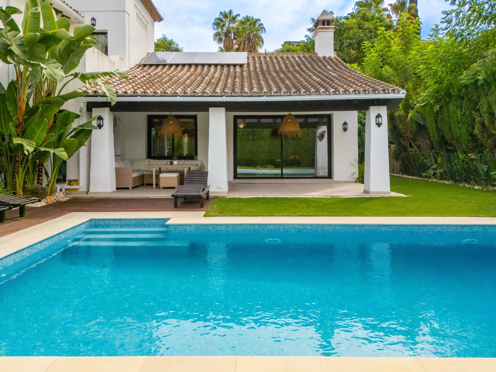4 bedroom Villa for rent in Estepona with pool garage - € 8,000 (Ref: 10158323)