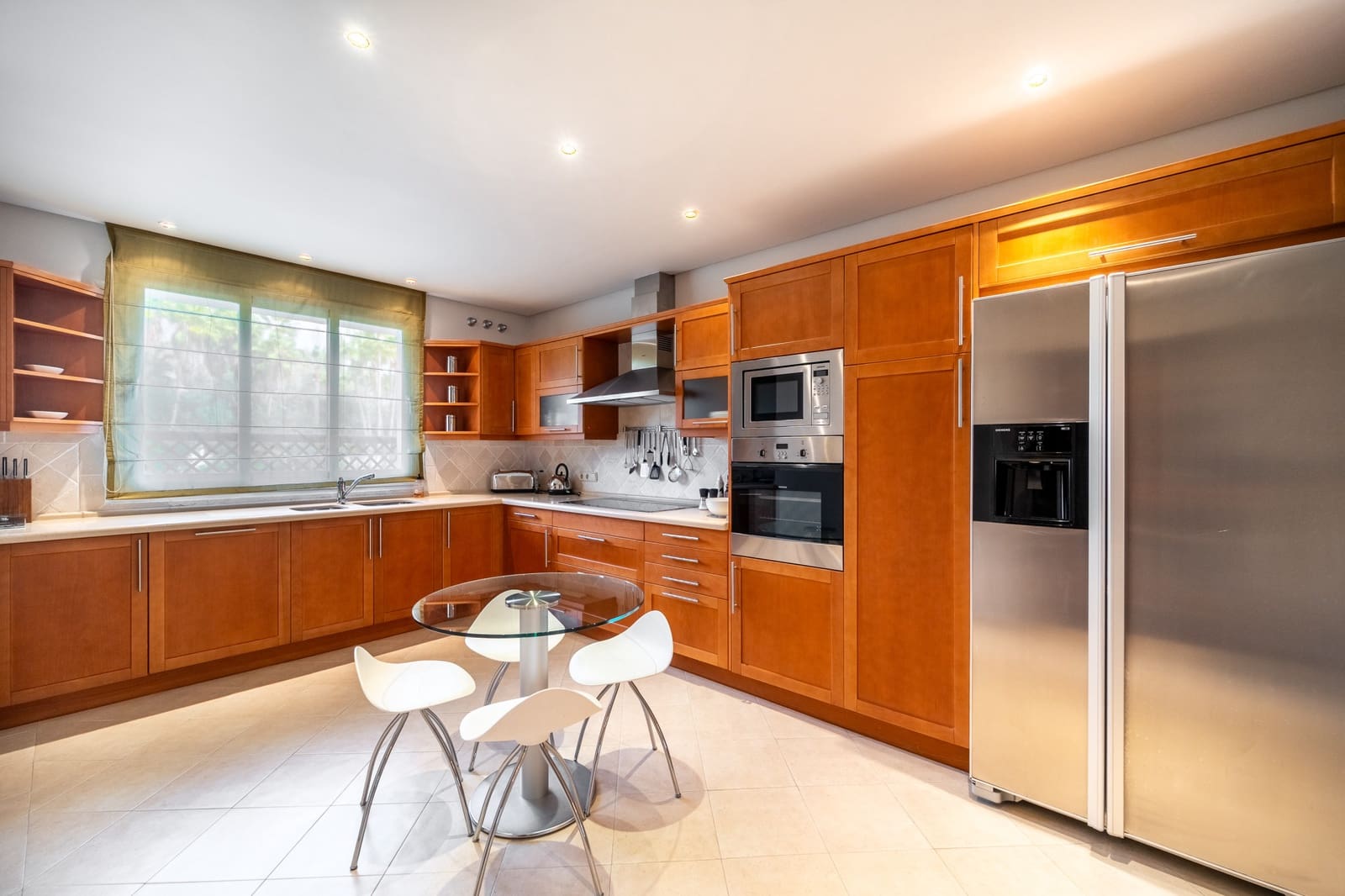 2 bedroom Apartment for sale in Marbella with pool garage - € 3,950,000 (Ref: 10159273)
