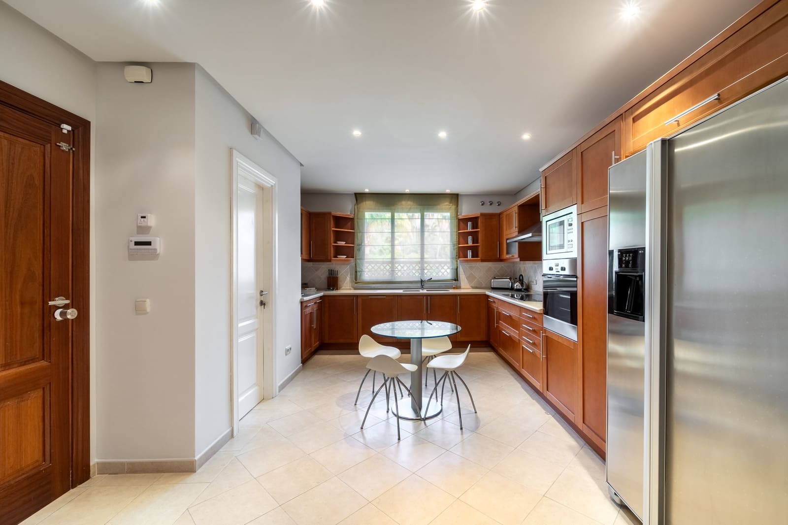 2 bedroom Apartment for sale in Marbella with pool garage - € 3,950,000 (Ref: 10159273)