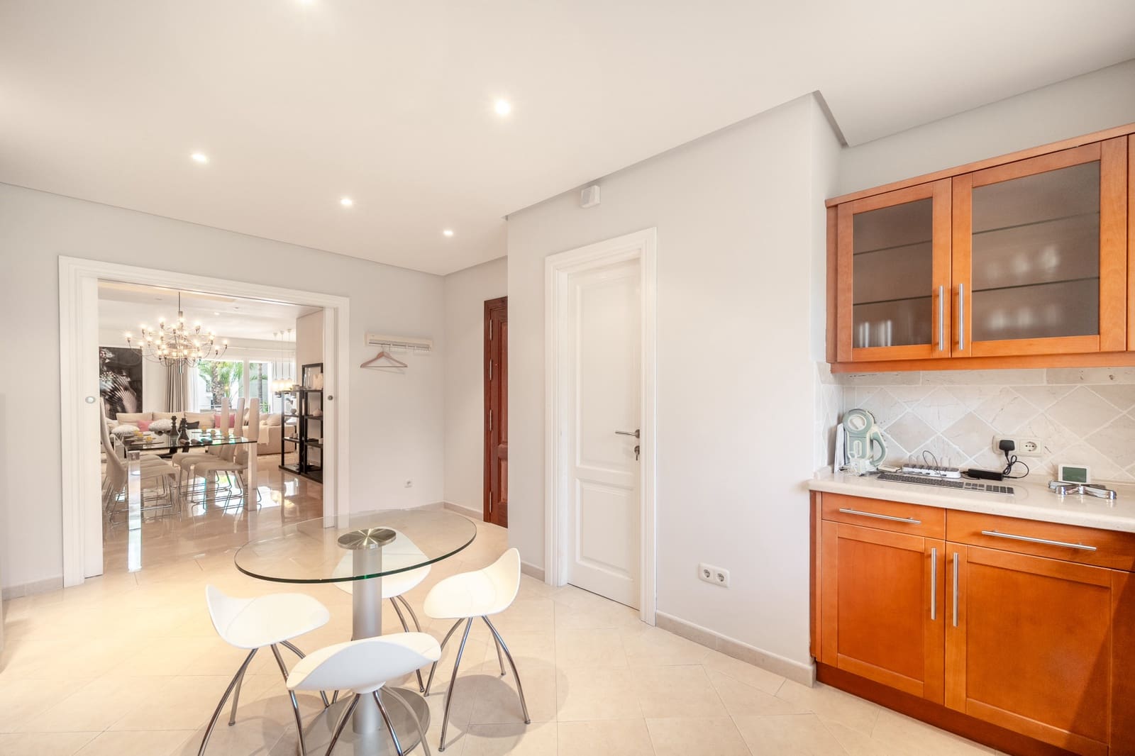 2 bedroom Apartment for sale in Marbella with pool garage - € 3,950,000 (Ref: 10159273)