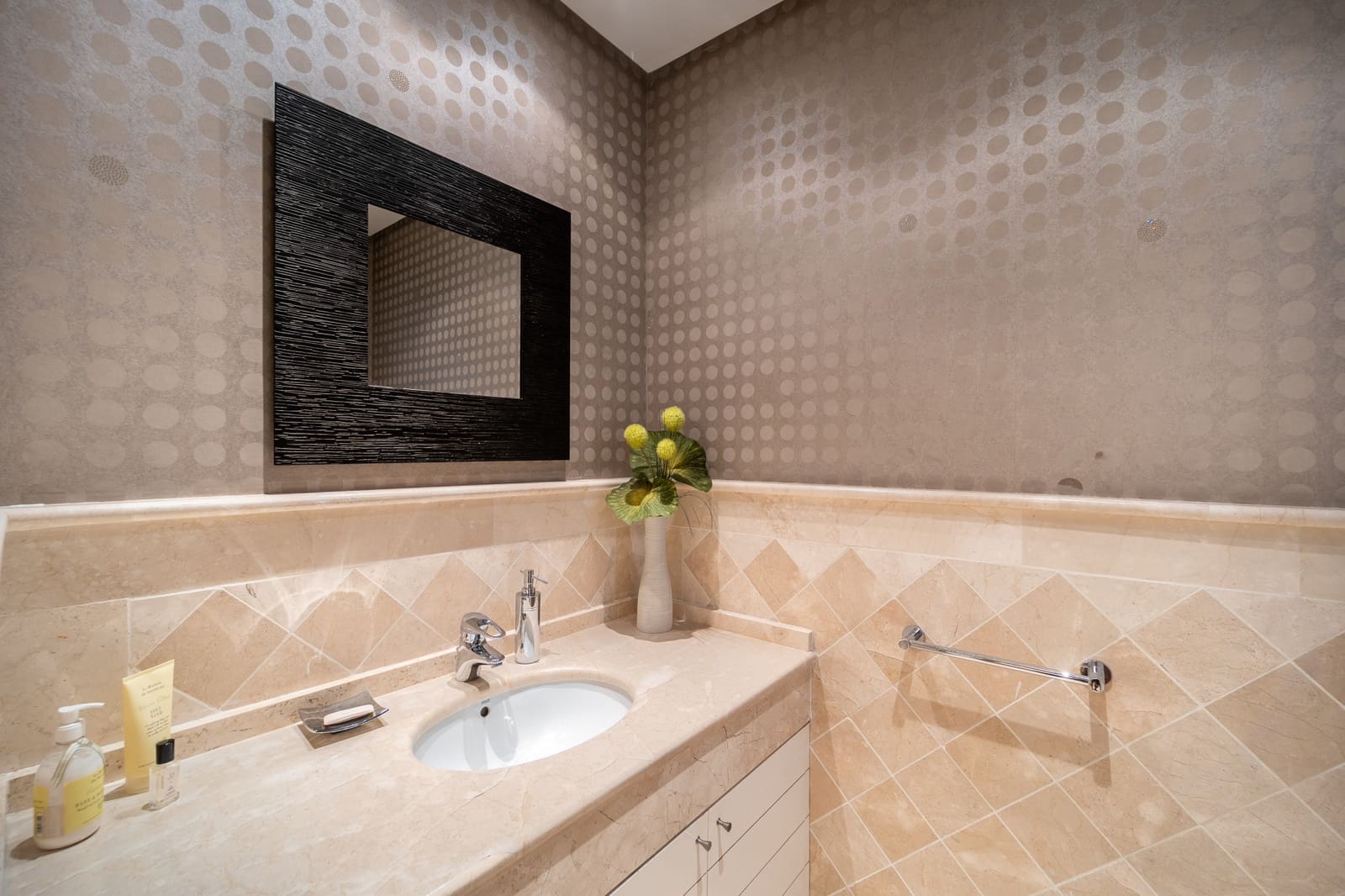 2 bedroom Apartment for sale in Marbella with pool garage - € 3,950,000 (Ref: 10159273)