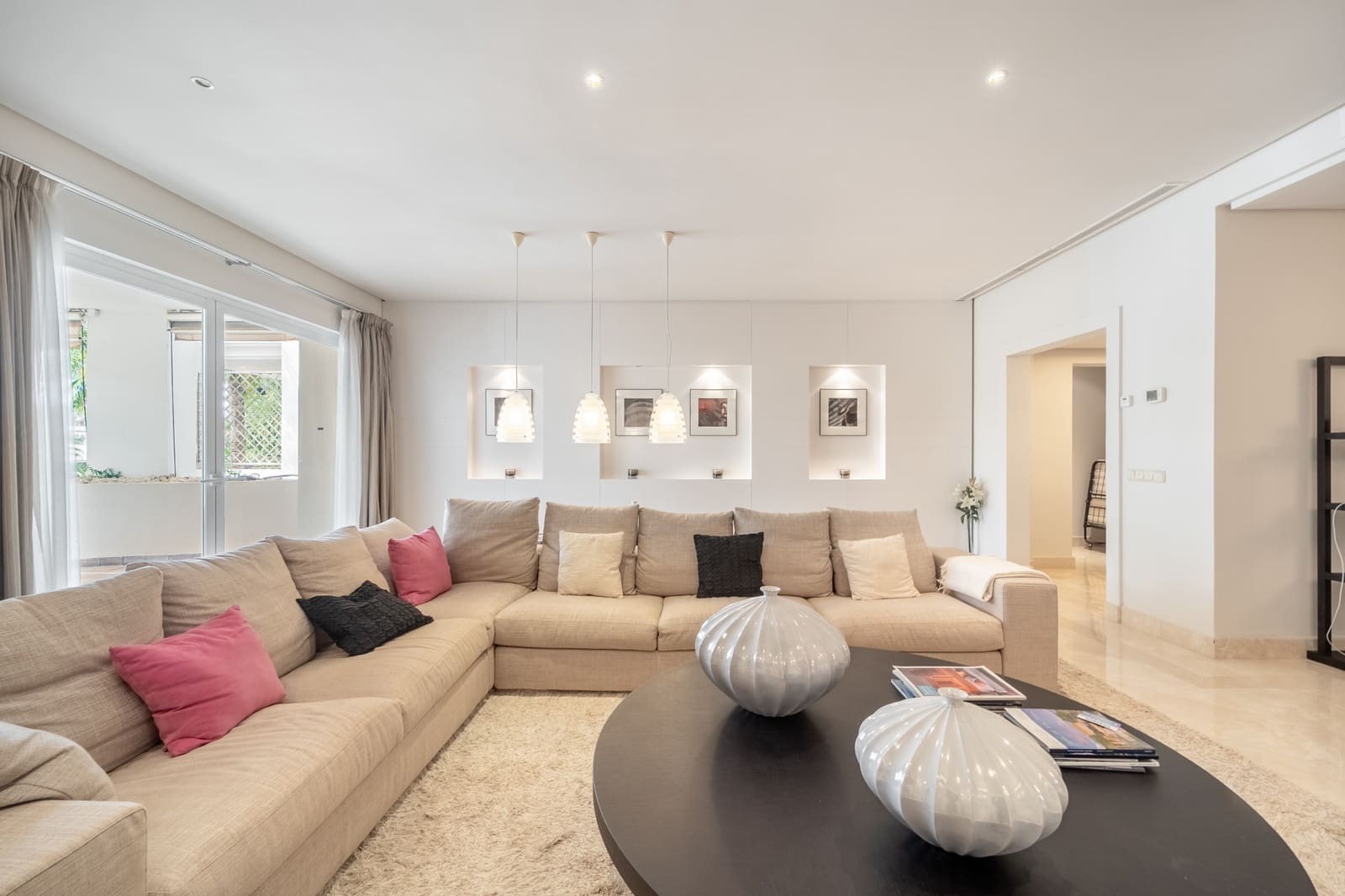 2 bedroom Apartment for sale in Marbella with pool garage - € 3,950,000 (Ref: 10159273)