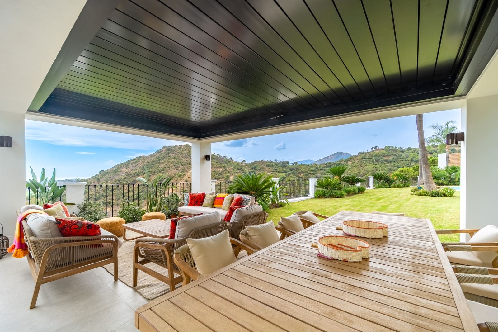 5 bedroom Villa for sale in Los Arqueros with pool - € 4,550,000 (Ref: 10166322)