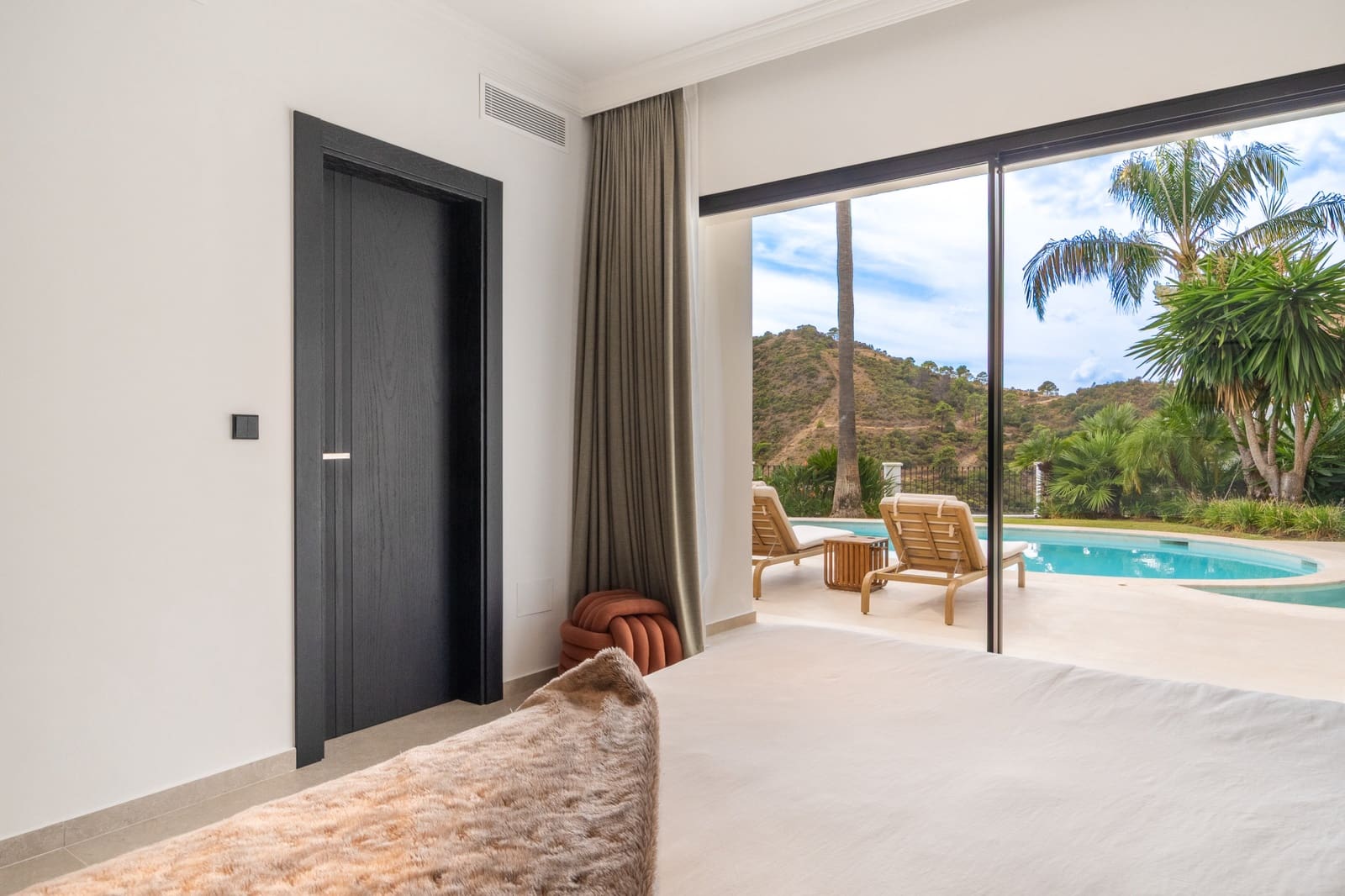 5 bedroom Villa for sale in Los Arqueros with pool - € 4,550,000 (Ref: 10166322)