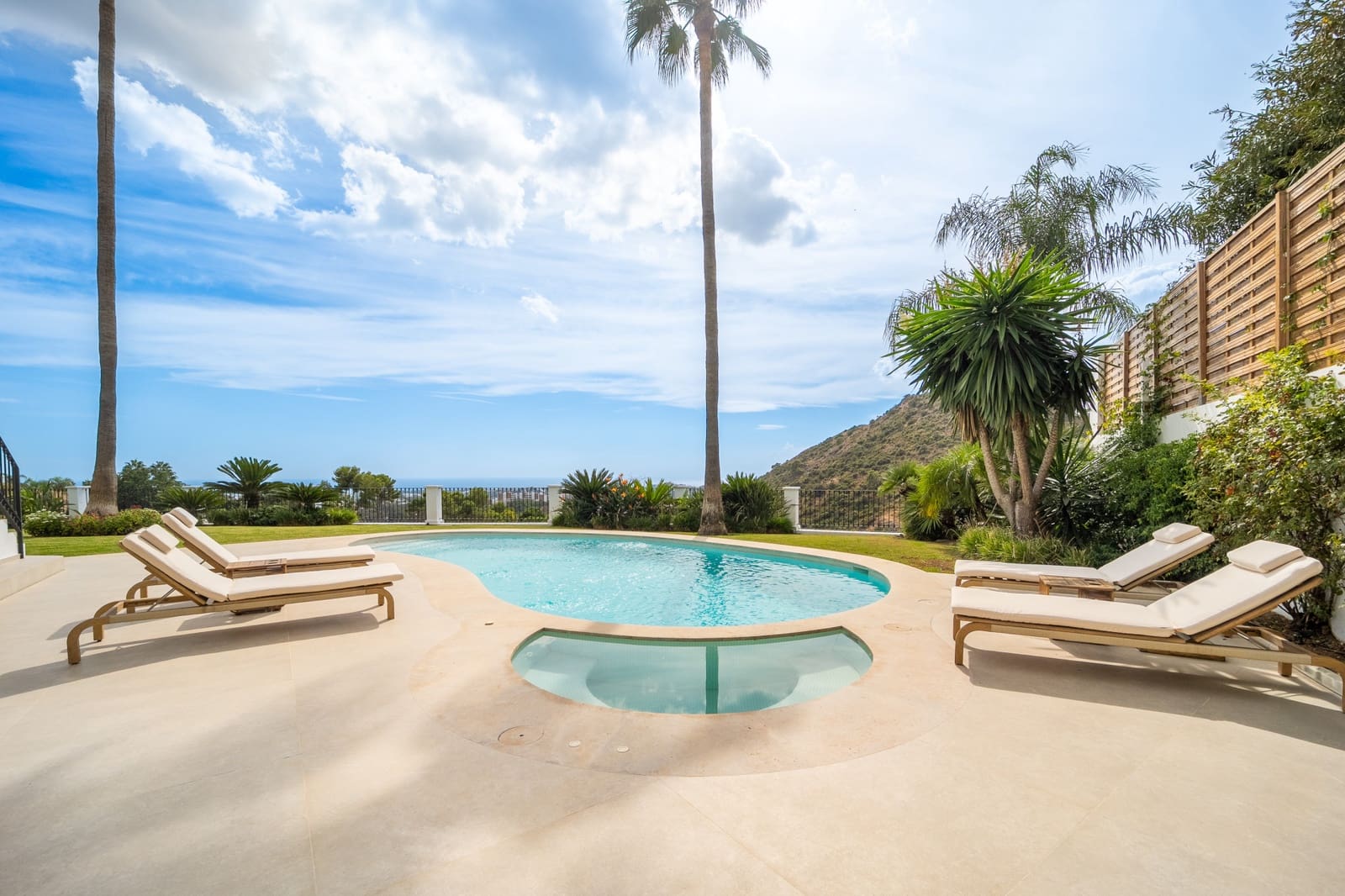 5 bedroom Villa for sale in Los Arqueros with pool - € 4,550,000 (Ref: 10166322)