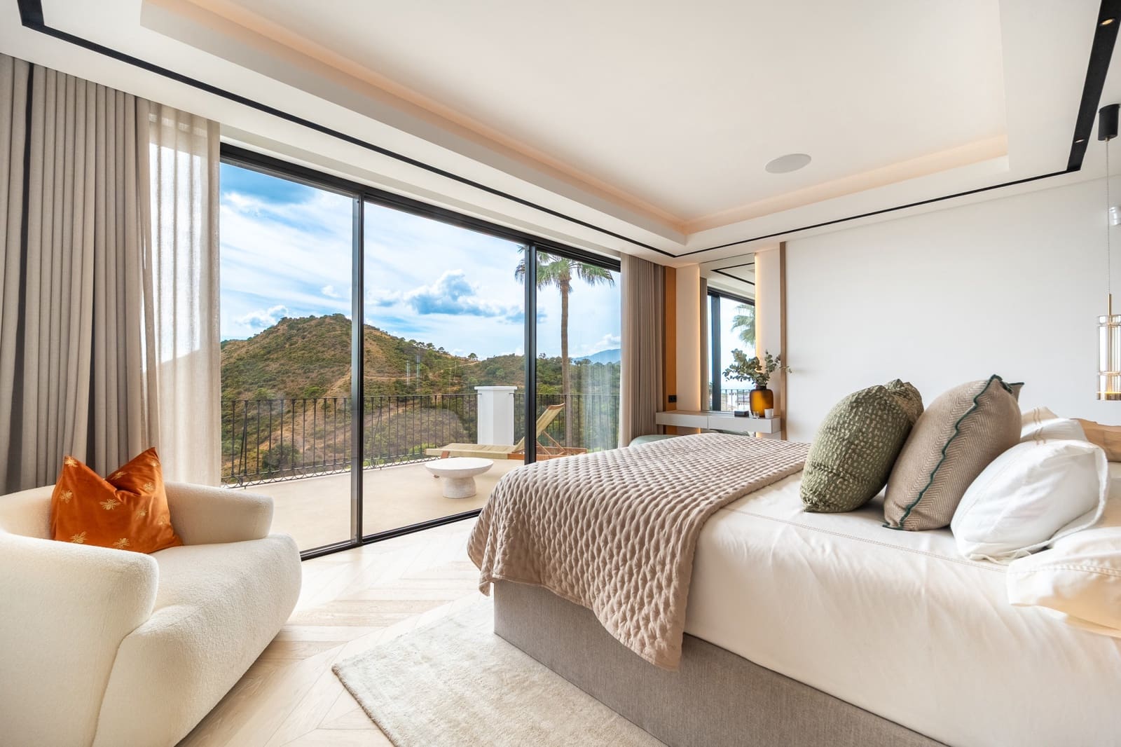 5 bedroom Villa for sale in Los Arqueros with pool - € 4,550,000 (Ref: 10166322)
