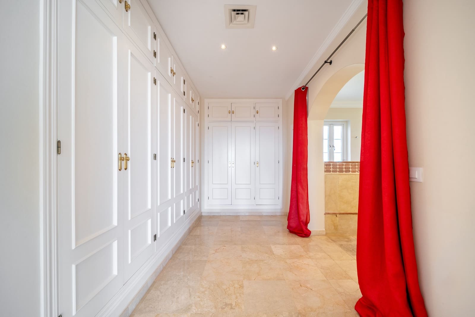 4 bedroom Villa for sale in New Golden Mile with pool garage - € 1,995,000 (Ref: 10168386)