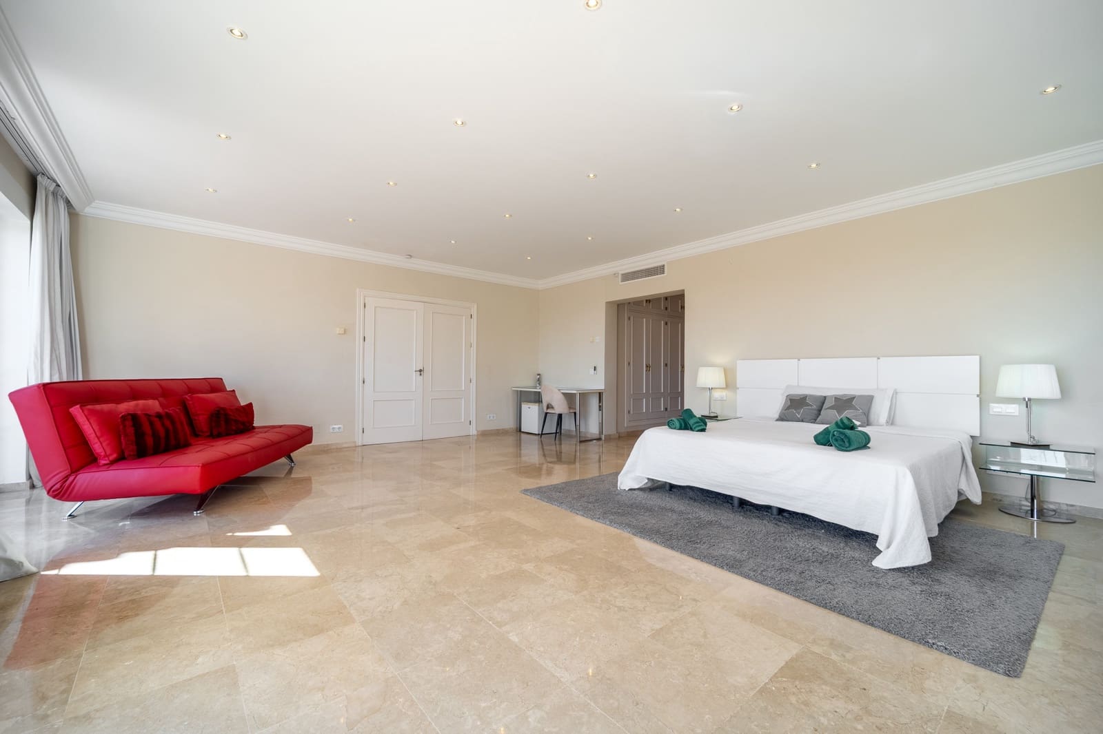 4 bedroom Villa for sale in New Golden Mile with pool garage - € 1,995,000 (Ref: 10168386)