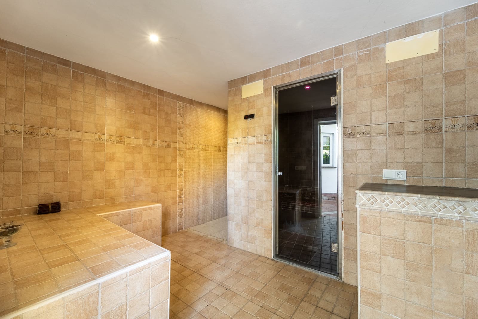 4 bedroom Villa for sale in New Golden Mile with pool garage - € 1,995,000 (Ref: 10168386)