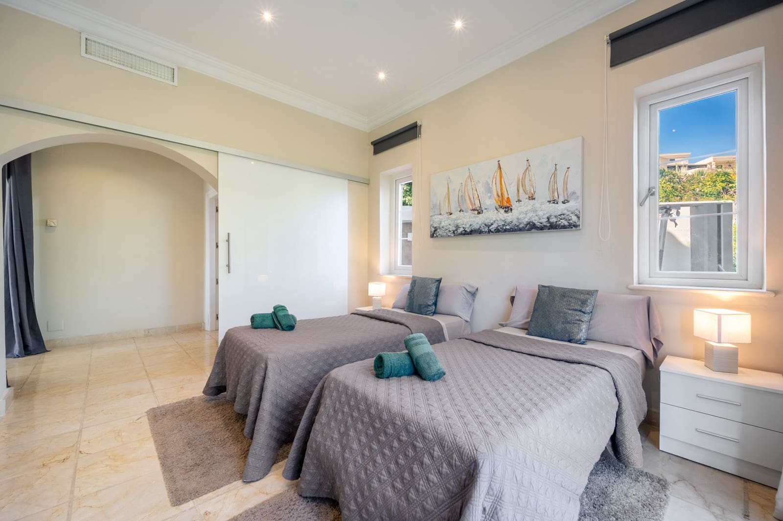 4 bedroom Villa for sale in New Golden Mile with pool garage - € 1,995,000 (Ref: 10168386)