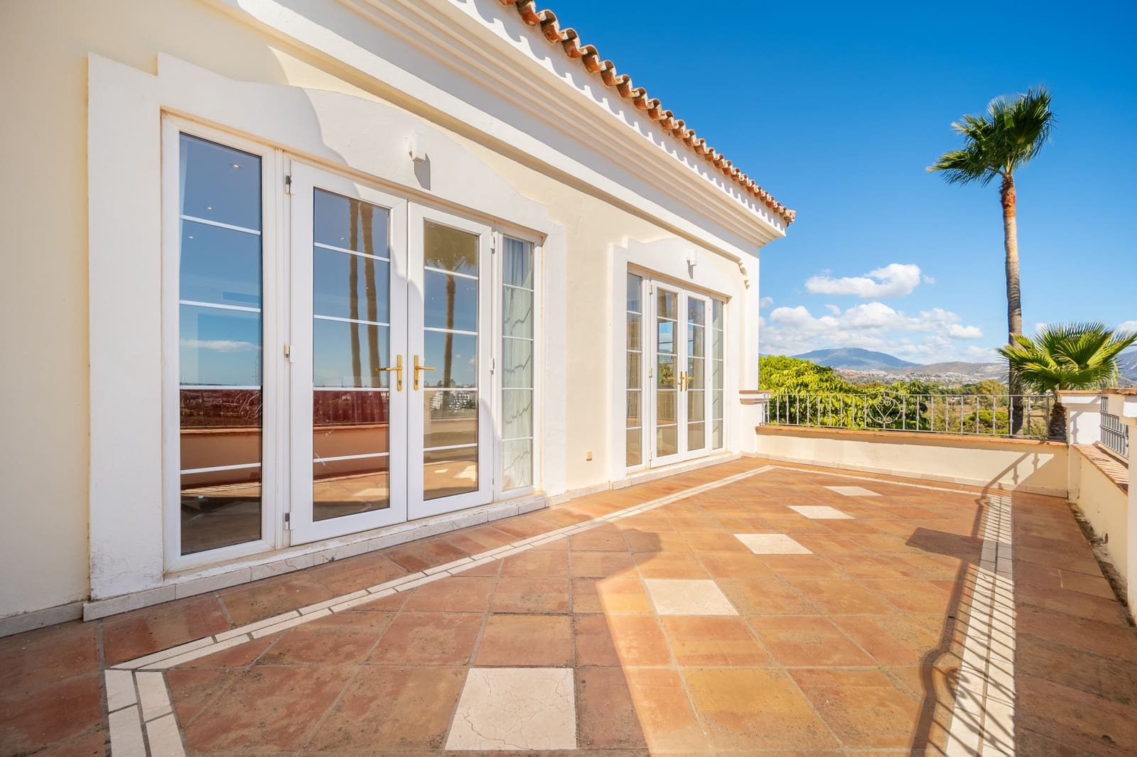 4 bedroom Villa for sale in New Golden Mile with pool garage - € 1,995,000 (Ref: 10168386)