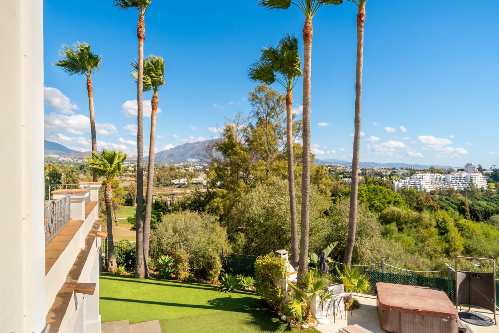 4 bedroom Villa for sale in New Golden Mile with pool garage - € 1,995,000 (Ref: 10168386)