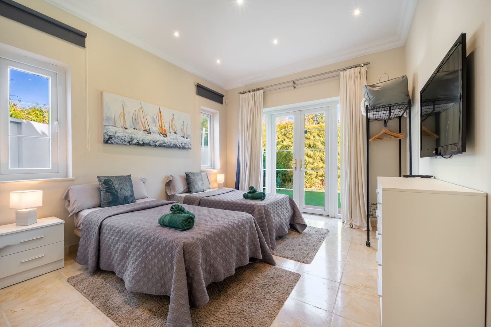 4 bedroom Villa for sale in New Golden Mile with pool garage - € 1,995,000 (Ref: 10168386)
