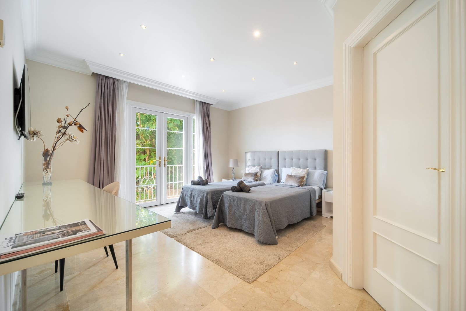 4 bedroom Villa for sale in New Golden Mile with pool garage - € 1,995,000 (Ref: 10168386)