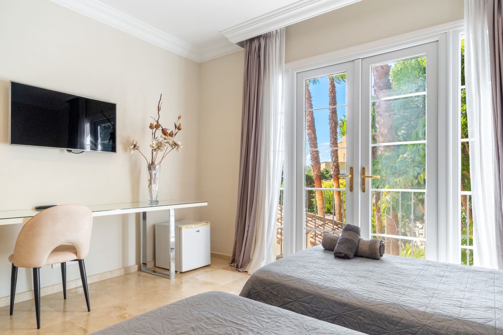 4 bedroom Villa for sale in New Golden Mile with pool garage - € 1,995,000 (Ref: 10168386)