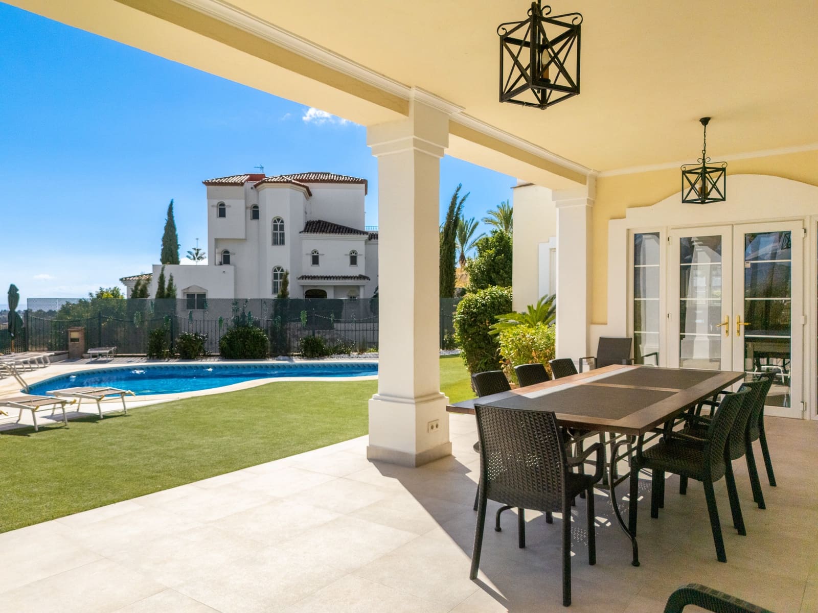 4 bedroom Villa for sale in New Golden Mile with pool garage - € 1,995,000 (Ref: 10168386)
