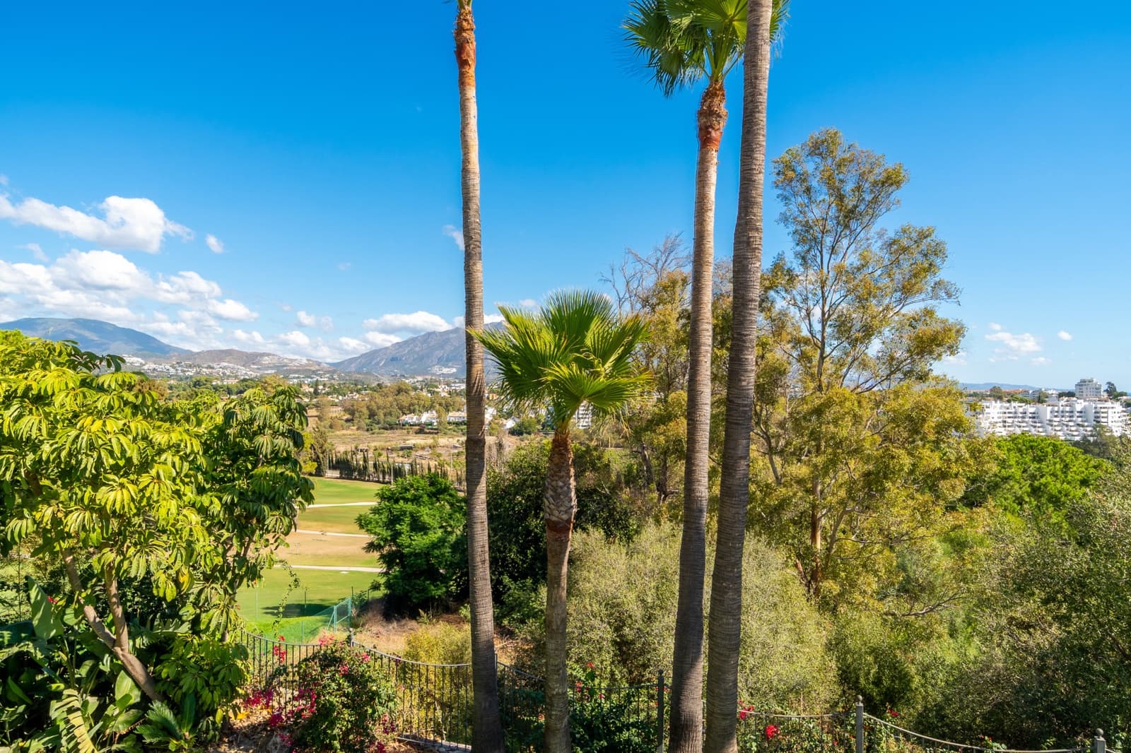 4 bedroom Villa for sale in New Golden Mile with pool garage - € 1,995,000 (Ref: 10168386)