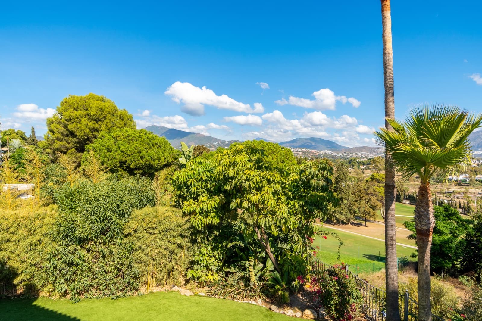 4 bedroom Villa for sale in New Golden Mile with pool garage - € 1,995,000 (Ref: 10168386)